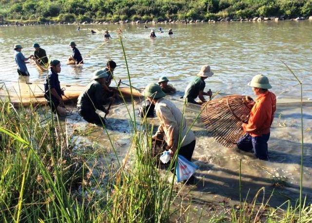 Về Xuân Viên xem lễ hội Đánh cá Đồng Hoa - 8 Thành quả sau một buổi sáng