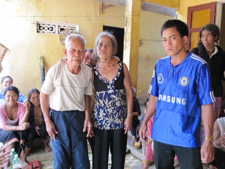 Thú vị lễ đập bò “cúng sống” cha mẹ - 2