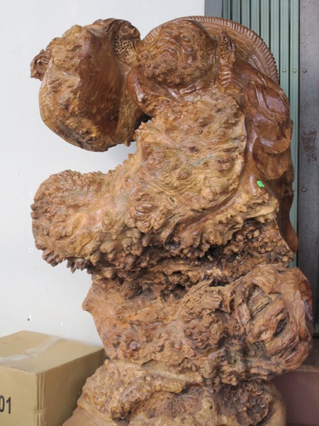 Những món hàng cực “độc” ở Phố núi - 14