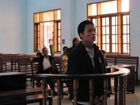 Em trai hầu tòa vì giết anh ruột - 1