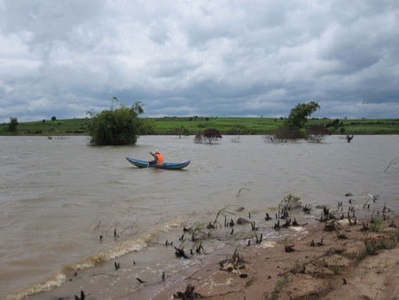 Thủy điện chặn dòng, chặn cả đường mưu sinh của dân - 3