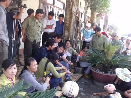 Vụ giao khoán cà phê: Hàng trăm công nhân ngồi trên đống lửa  - 2