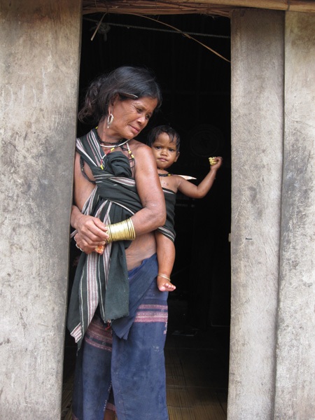 Những phụ nữ Tây Nguyên hồn hậu ngực trần - 5