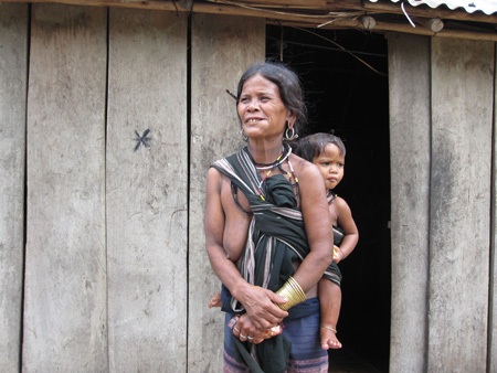 Những phụ nữ Tây Nguyên hồn hậu ngực trần - 4