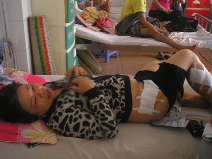 Khởi tố vụ vợ chủ tịch xã đánh ghen dã man