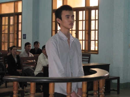  14 năm tù cho “yêu râu xanh” hại đời bé 6 tuổi