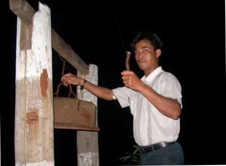 Tiếng kẻng học bài níu con chữ với học sinh vùng cao