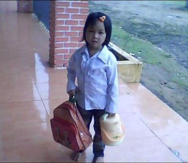 Cặp lồng cơm theo em đến trường - 1 Cặp lồng cơm theo em đến trường