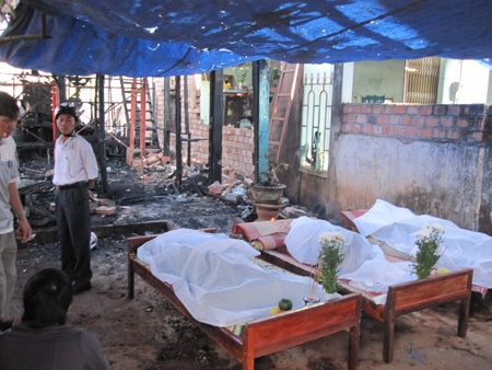 Cháy nhà lúc nửa đêm, 3 chị em chết thảm