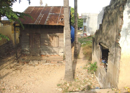 Cậy đông con, hơn 10 năm dựng nhà chiếm đường đi