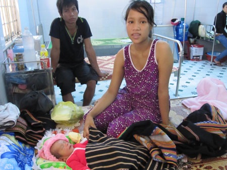 Cứu sống một sản phụ bị lộn lòng tử cung