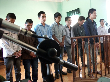 Các đối tượng trước vành móng ngựa