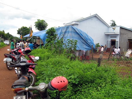 Gia đình và người thân tổ chức tang lễ cho nữ sinh xấu số