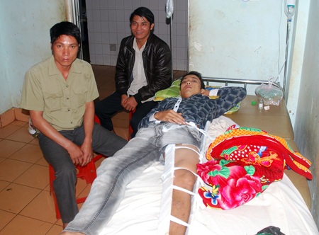 Nạn nhân Nguyễn Tòng Kiều đang điều trị tại bệnh viện