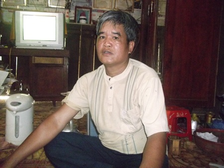 Ông Xiêng Var Nùng- trưởng họ cho biết: Muốn thoát nghèo phải học cái chữ.