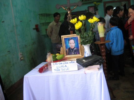 Di ảnh của bà Ái- một trong hai nạn nhân bị sát hại dã man