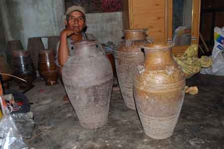 Để có được chiếc ghè như thế này, người dân phải đổi cả con trâu lớn mới có được 1 chiếc