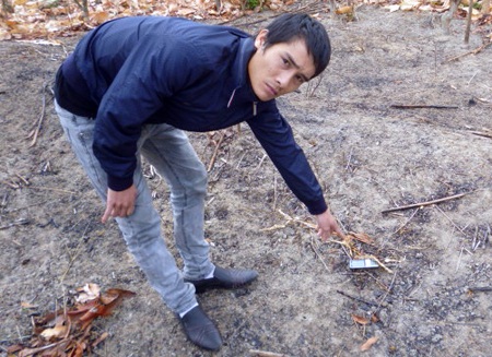 Hung thủ Diệu đang thực hiện dựng lại hiện trường vụ án