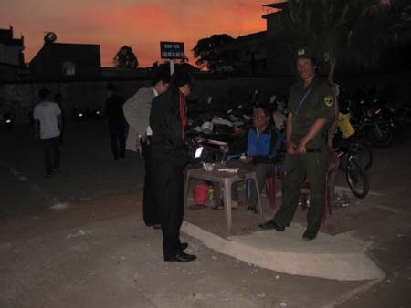 Việc tự ý tăng giá xe của lực lượng bảo vệ dân phố khiến người dân khá phiền lòng