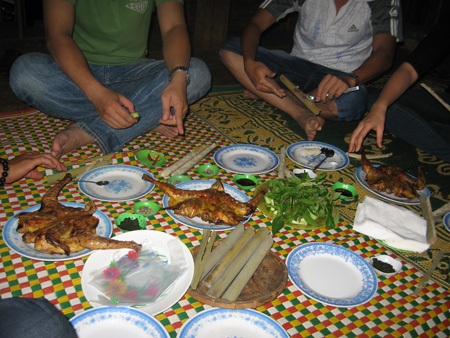 Gà nướng vàng ruộm mà không có mùi khét của khói lửa