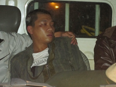 Một đối tượng trong nhóm siêu trộm bị công an bắt giữ