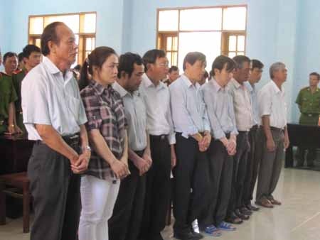 9 cựu quan chức ra hầu tòa