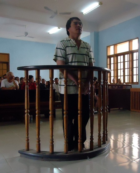 Việt trước vành móng ngựa