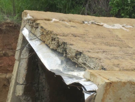 Vụ vỡ đập thủy điện: Tưởng không còn sống sót! - 14 Phần lõi bên trong của bê tông.