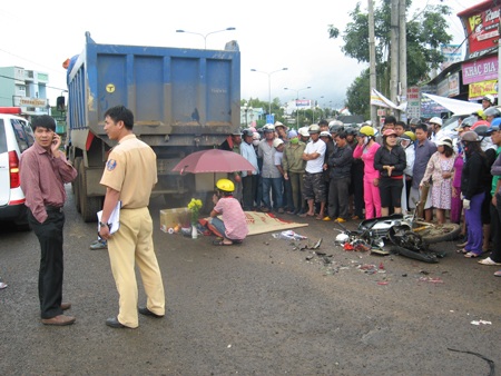 Hiện trường vụ tai nạn thương tâm