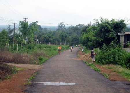 Một góc làng Kênh Siêu, nơi người dân vẫn còn giữ nhiều hủ tục nặng nề