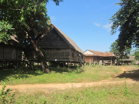 Góc làng Kon Sơ Lăl thanh bình không một tiếng người