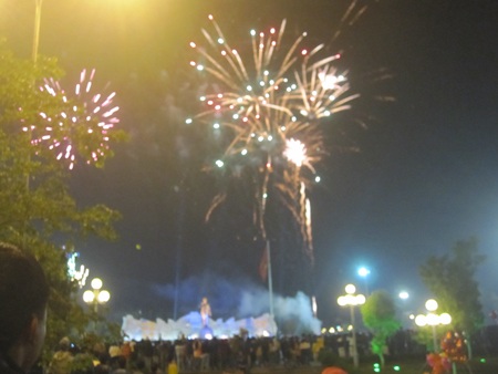 Pháo hoa rộn ràng chào đón năm mới Giáp Ngọ