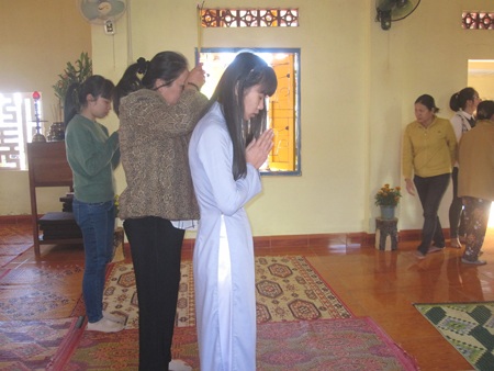 Thành tâm thi lễ, a