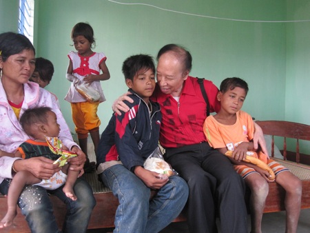 Và hạnh phúc tràn đầy trong ngôi nhà mới được bạn đọc báo Dân trí giúp đỡ xây dựng