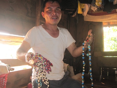 Một chiếc gương đồng thời xưa được anh Hưng sưu tầm