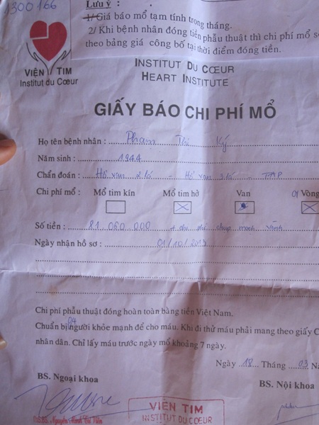 Căn nhà của vợ chồng ông A sập sệ có thể đổ xuống bất kì lúc nào