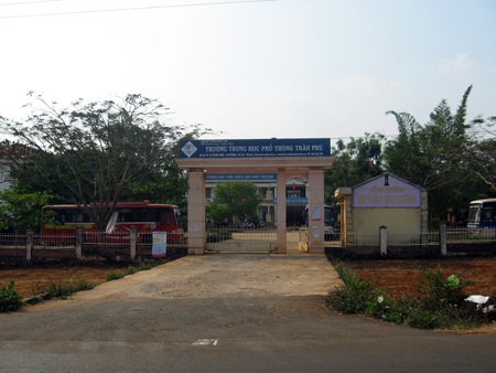 Trường THPT Trần Phú (xã Thăng Hưng, Chư Prông, Gia Lai) - nơi xảy ra sự việc.