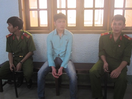 Hùng tại tòa án