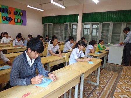 Các thí sinh làm bài thi. (Ảnh: Trương Nguyễn)