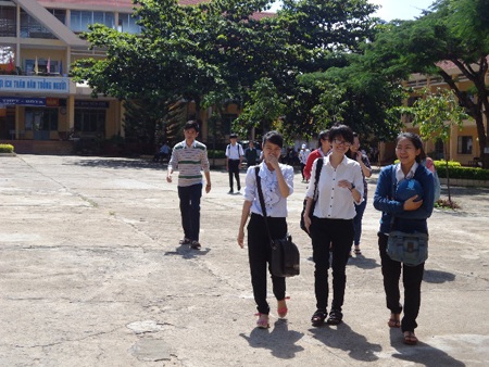 Các thí sinh vui mừng vì đề ra vừa tầm. (Ảnh: Trương Nguyễn)