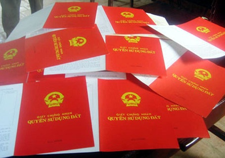 Một số cán bộ tiếp dân có động cơ không trong sáng - 1 Theo Bộ Tài nguyên và Môi trường, xu hướng khiếu nại đối với quyết định, trình tự, thủ tục thu hồi đất giảm, nhưng tăng vụ việc khiếu nại về giá bồi thường, hỗ trợ và khiếu nại việc cấp giấy chứng nhận quyền sử dụng đất (sổ đỏ).