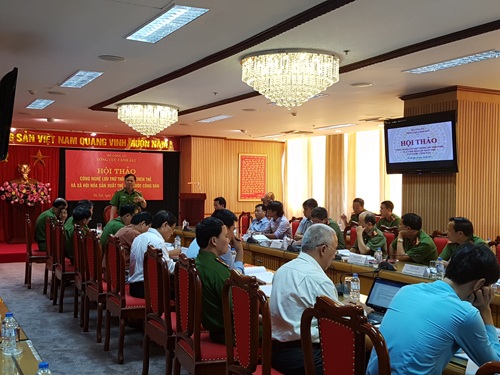 Bộ Công an nghiên cứu xã hội hóa sản xuất thẻ Căn cước công dân - 1 Hội thảo về thẻ căn cước công dân do Tổng cục Cảnh sát, Bộ Công an tổ chức hôm qua tại Hà Nội (Ảnh: T.S)