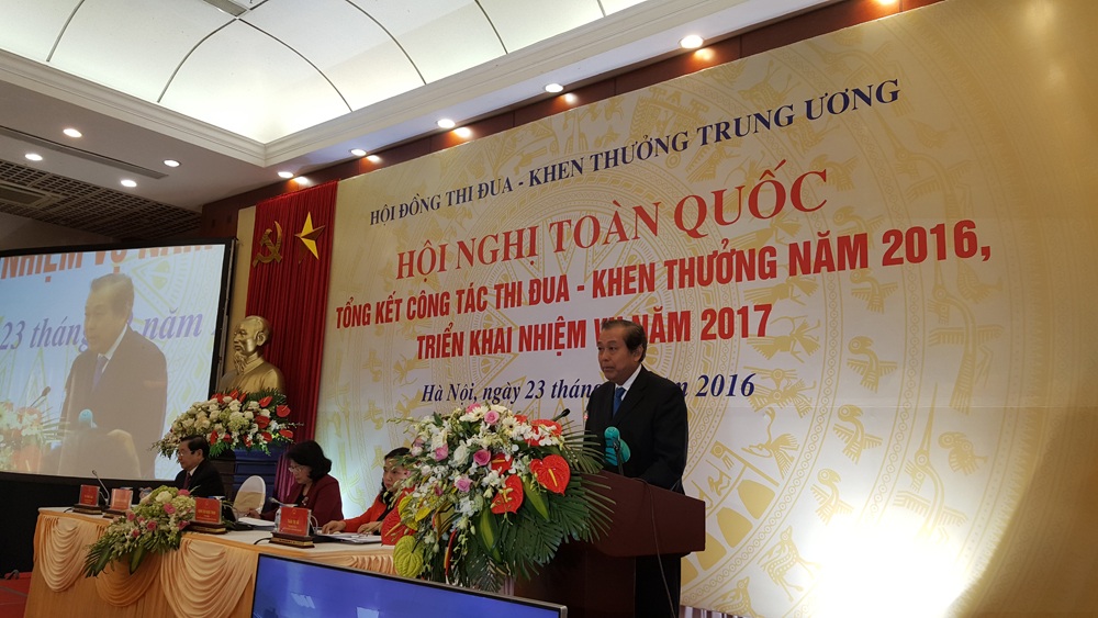 “Không để người vi phạm pháp luật vẫn được khen thưởng” - 1 Phó Thủ tướng Thường trực Chính phủ Trương Hòa Bình chỉ đạo tại hội nghị (Ảnh: T.K)