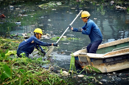Dọn kênh rạch Cà Bồn (giải 3) - tác giả: Thân Tình
