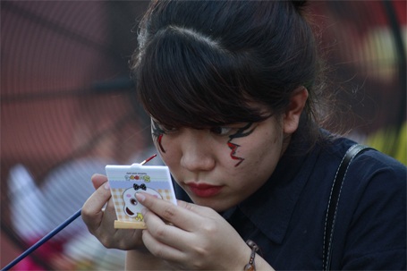 Hóa trang thành ma quỷ...