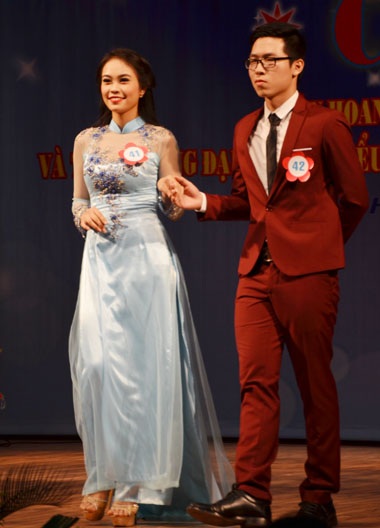 Ngắm tân Hoa khôi và Nam vương trường ĐH Nội vụ Hà Nội - 1 Ngọc Anh trong phần thi trang phục bắt buộc