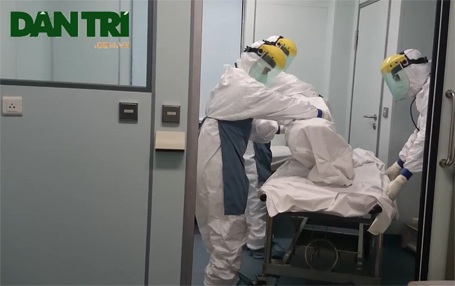 Diễn tập tiếp nhận ca nghi mắc Ebola tại Bệnh viện Nhiệt đới trung ương - 10 Đưa tử thi đi...
