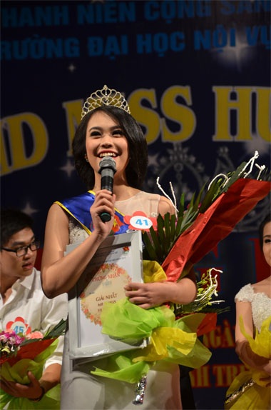 Ngắm tân Hoa khôi và Nam vương trường ĐH Nội vụ Hà Nội - 9 Ngọc Anh chia sẻ cảm xúc khi đăng quang...