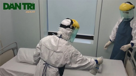 Diễn tập tiếp nhận ca nghi mắc Ebola tại Bệnh viện Nhiệt đới trung ương - 8 Đưa tử thi đi...