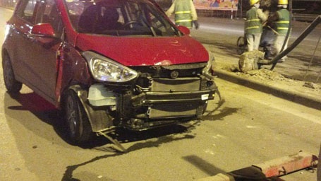 Đầu xe gây tai nạn bị hư hỏng khá nặng